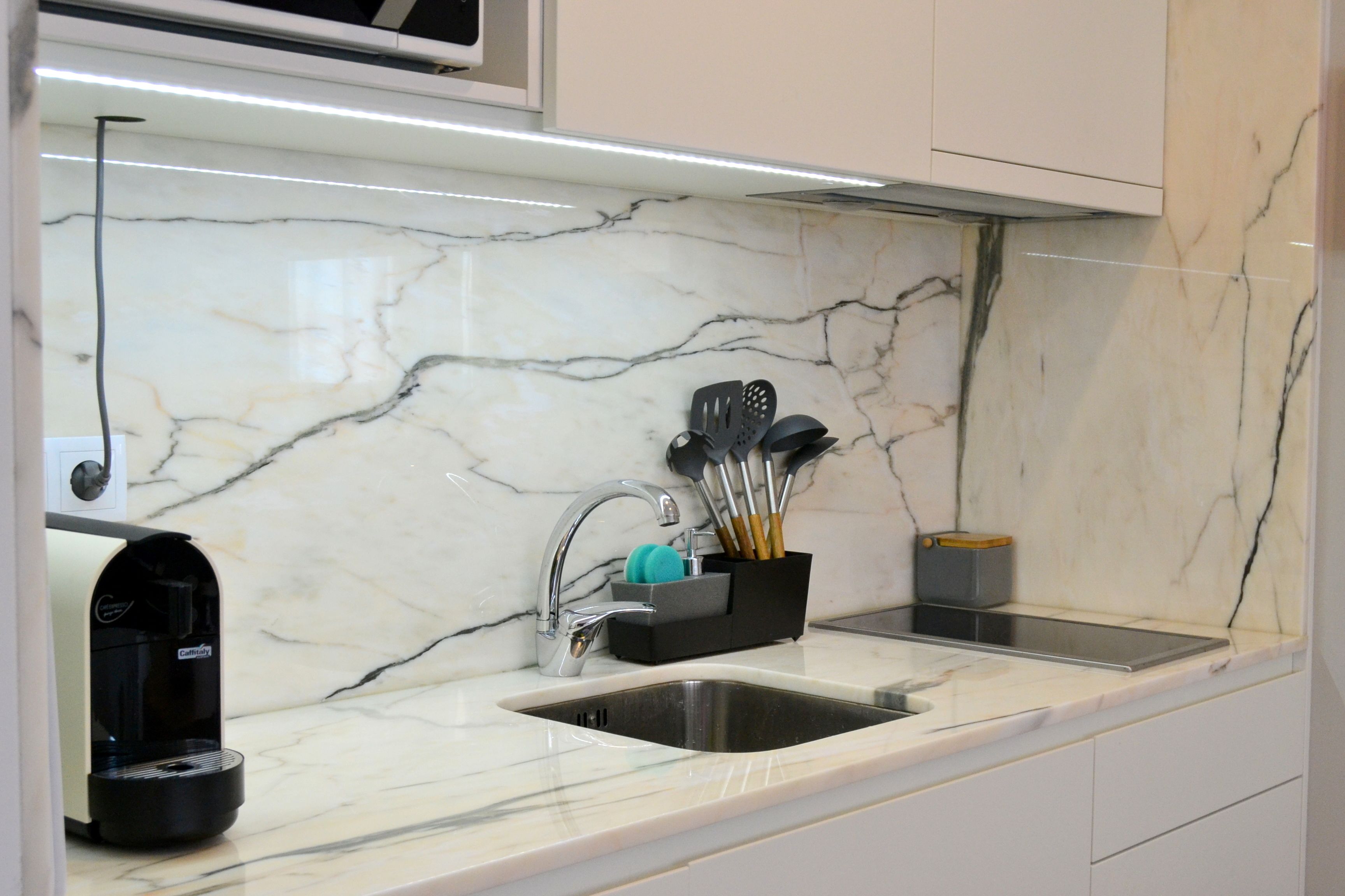 Comfort Apartment, 1 Bedroom, Non Smoking (2) | Private kitchenette | Fridge, microwave, stovetop, espresso maker