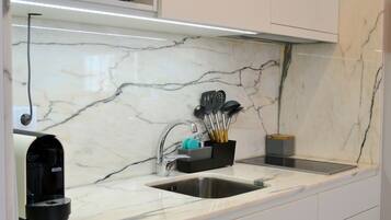 Comfort Apartment, 1 Bedroom, Non Smoking (2) | Private kitchenette | Fridge, microwave, stovetop, espresso maker