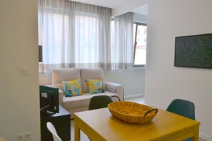 舒适 公寓, 1 间卧室, 无烟房 (2) | 起居区 | 平板电视