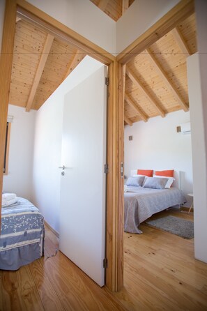 Desk, iron/ironing board, free WiFi, bed sheets - Living Porto Apartments by Porto City Hosts (Porto)