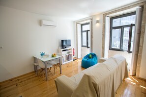 Desk, iron/ironing board, free WiFi, bed sheets - Living Porto Apartments by Porto City Hosts (Porto)
