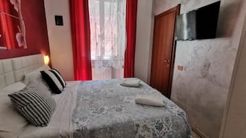 Double Room, Shared Bathroom | Free WiFi, bed sheets