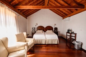 Standard Double or Twin Room | Free WiFi, bed sheets - Hotel Rural Casa de los Camellos (Aguimes)