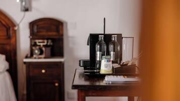 Superior Twin Room | Coffee and/or coffee maker