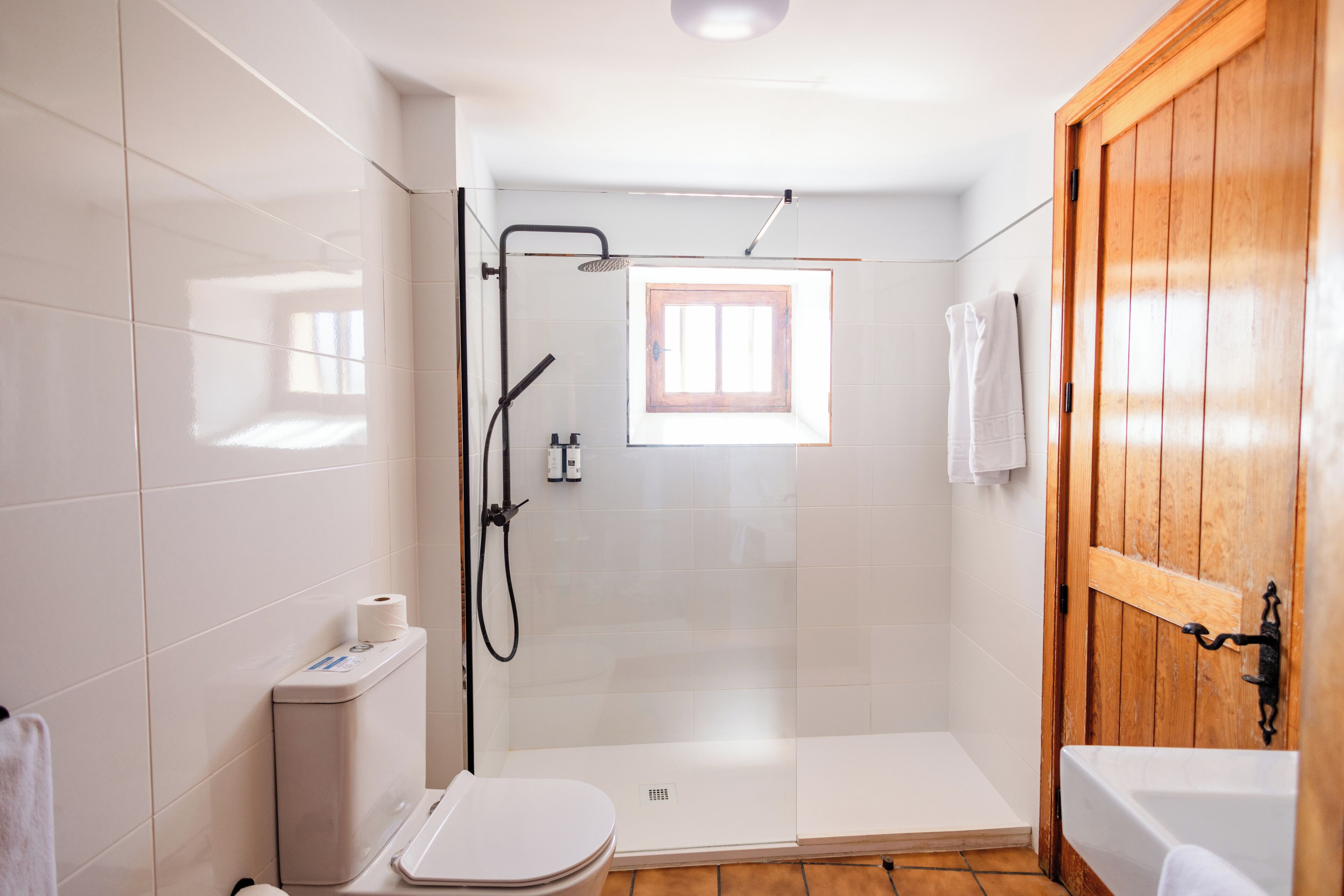 Superior Twin kamer | Badkamer | Een douche, gratis toiletartikelen, handdoeken, shampoo