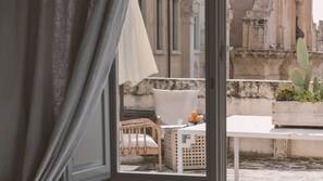 Grand Suite, Non Smoking | Minibar, in-room safe, individually decorated, individually furnished - Palazzo Trigona Suite (Noto)