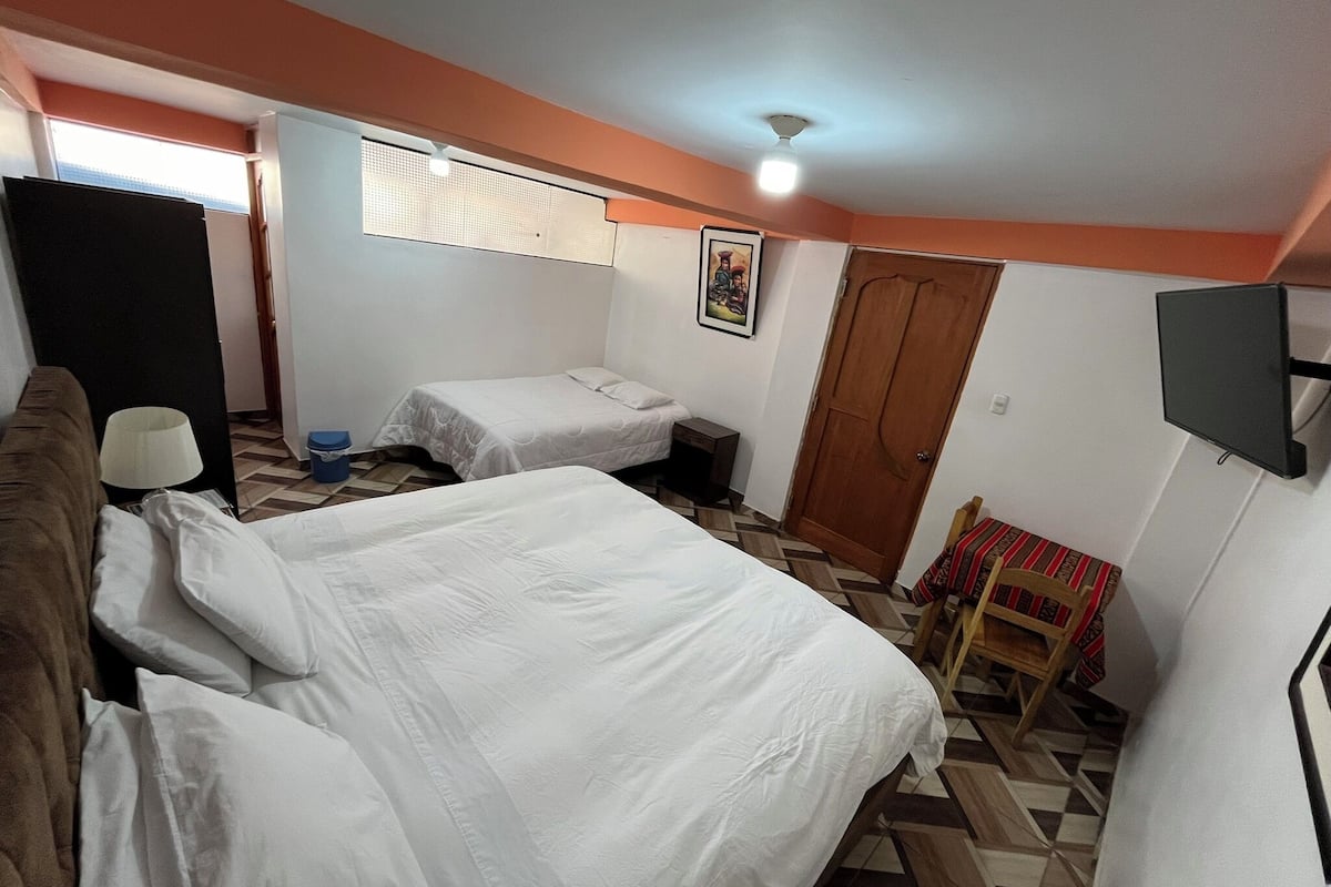 QUADRUPLE ROOM (Orchid) | Schreibtisch, Bügeleisen/Bügelbrett, kostenloses WLAN, Bettwäsche
