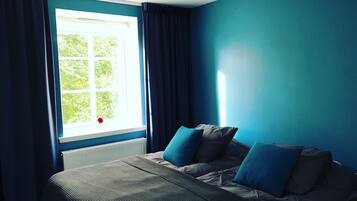 Individually furnished, free WiFi, bed sheets