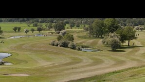 A golf course with multiple holes, water hazards, and trees. - Tastecelebration Residence (Brosarp)