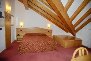 Comfort-Vierbettzimmer, Mehrere Betten, Nichtraucher | Schreibtisch, kostenloses WLAN, Rollstuhlgeeignet