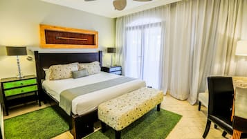 Deluxe Apartment, 1 King Bed, Accessible | Iron/ironing board, free WiFi, wheelchair access