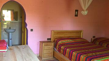 Caja de seguridad en la habitación, escritorio y cortinas blackout