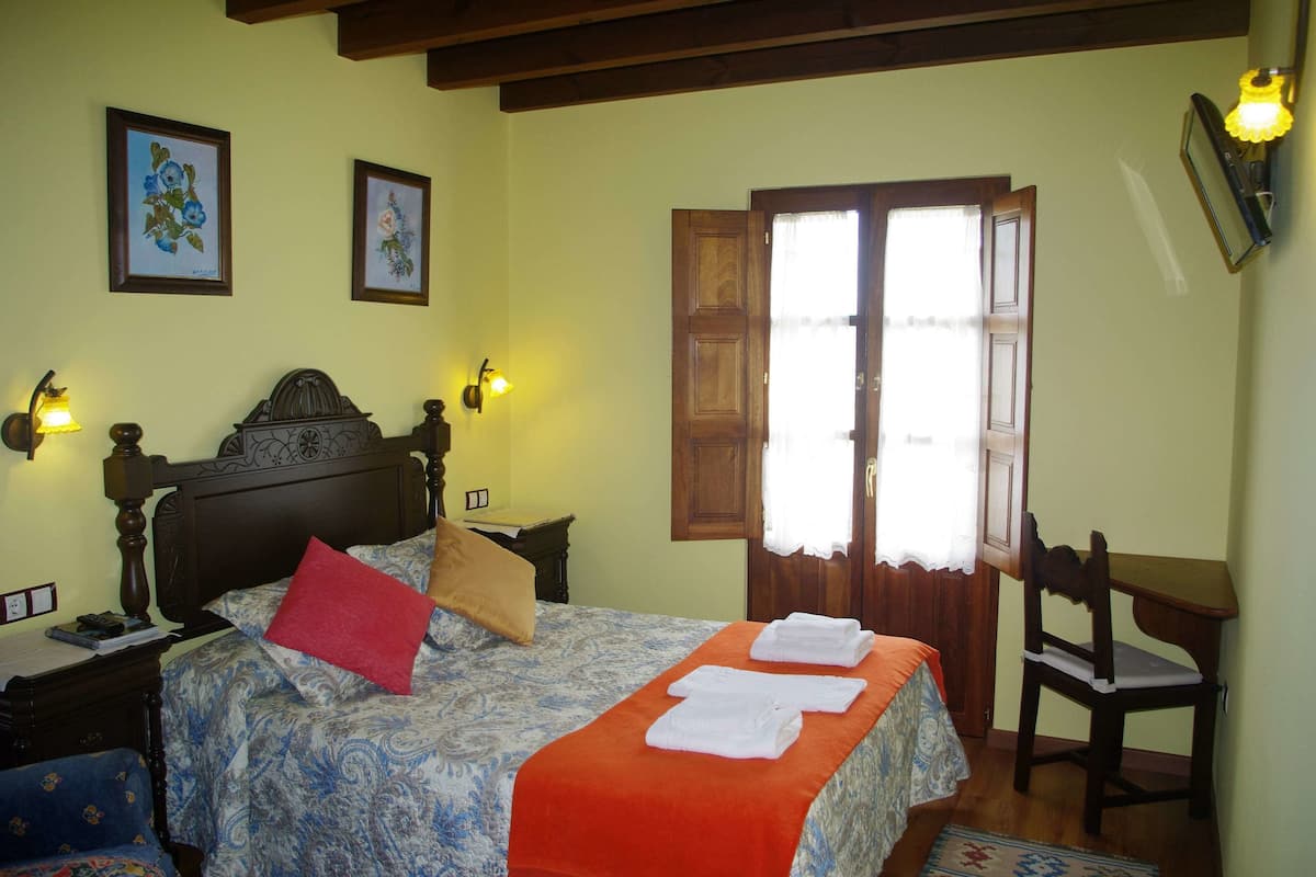 Double Room, 1 Double Bed (Room 3) | Desk, soundproofing, iron/ironing board, free cribs/infant beds