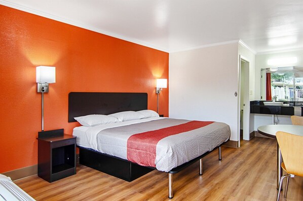 Free WiFi, bed sheets