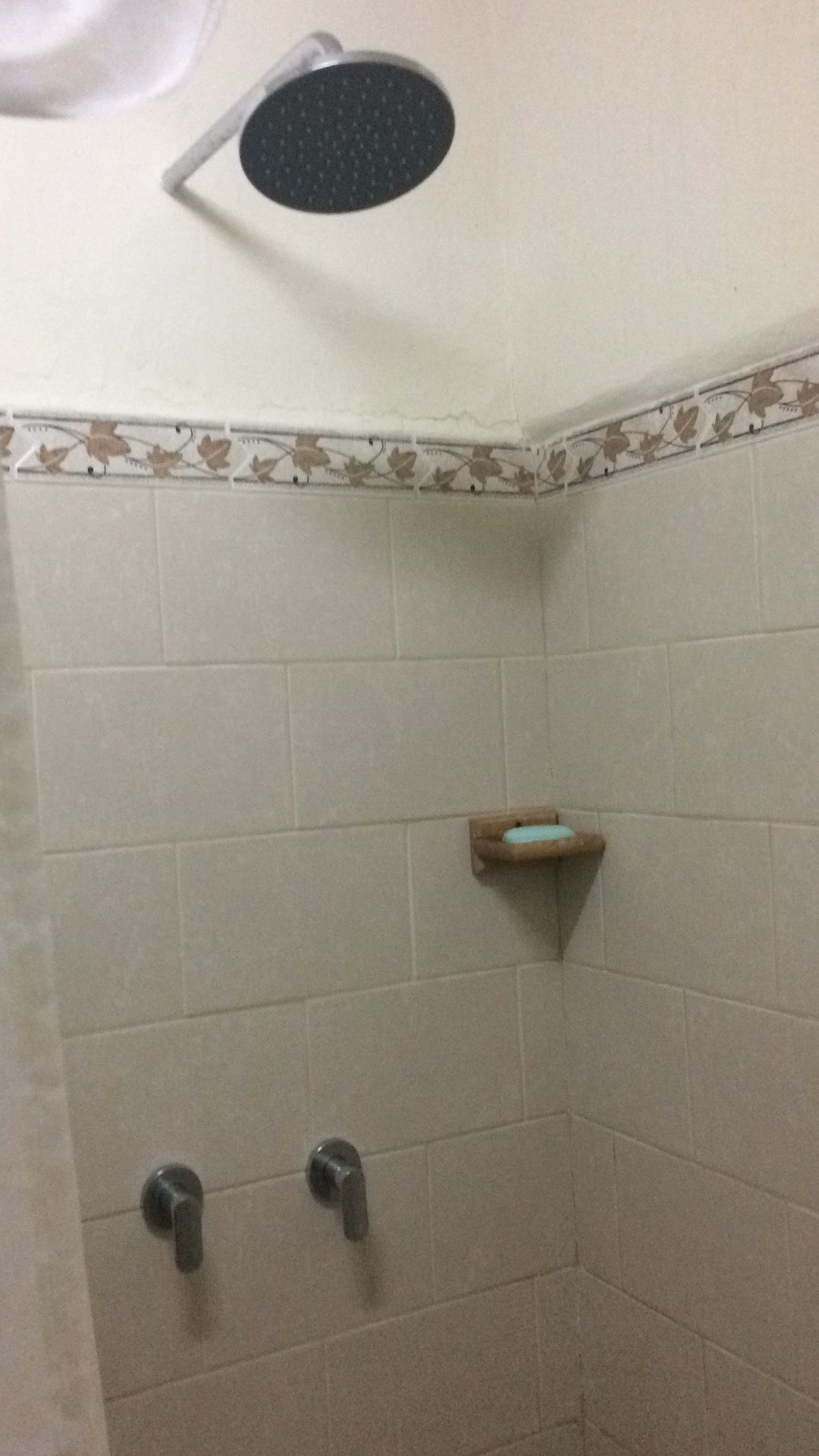Classic Double or Twin Room, 2 Twin Beds, Non Smoking | Bathroom | Shower, free toiletries