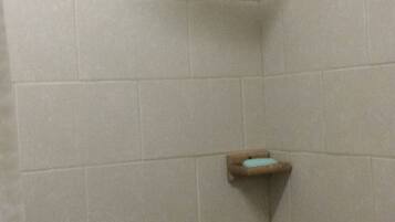 Classic Double or Twin Room, 2 Twin Beds, Non Smoking | Bathroom | Shower, free toiletries