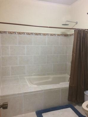 Deluxe Bungalow, Multiple Beds, Non Smoking | Bathroom | Shower, free toiletries - Hostal Casa Pedro (Los Naranjos)