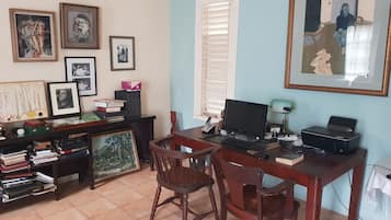 Room, Garden View | Business center dalam bilik
