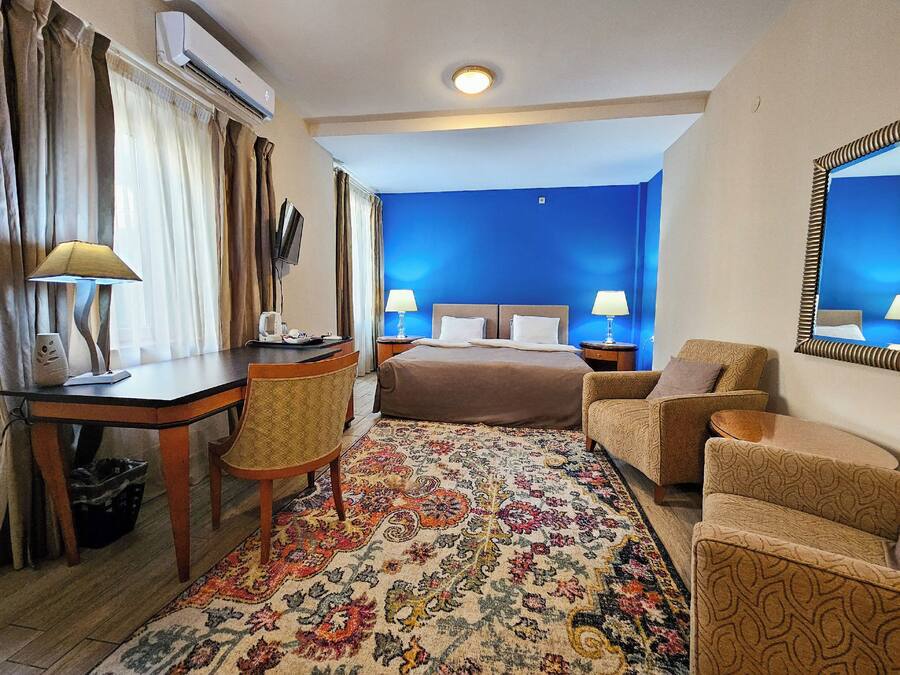 Superior Twin Room (1) | Egyptian cotton sheets, premium bedding, desk, blackout drapes