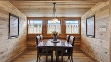 The Barnhouse | In-room dining