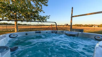 Deluxe House, 3 Bedrooms, Hot Tub, Hill View | Private spa tub