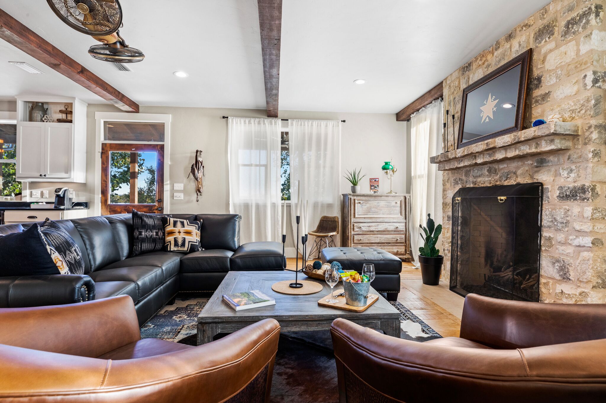 Deluxe House, 3 Bedrooms, Hot Tub, Hill View | Living area | 32-inch flat-screen TV with satellite channels, TV