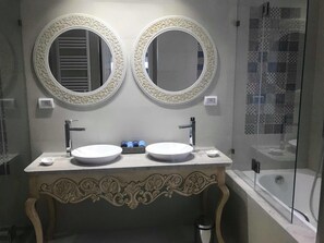 Deluxe Double Room, Non Smoking, Sea View (MISK ELLIL   ) | 5 bedrooms, premium bedding, minibar, in-room safe - Dar Corniche La Marsa - Adults Only (La Marsa)