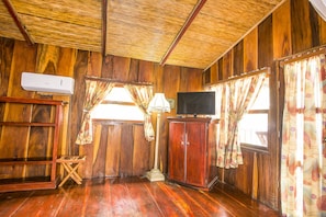 Premium Cabin, 2 Queen Beds, Non Smoking | Room amenity