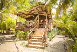 Property entrance - Redwood Beach Resort (El Viejo)