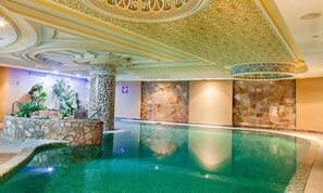 Indoor pool, outdoor pool, pool umbrellas, sun loungers - Dar Diaf Bouchaoui (Algiers)