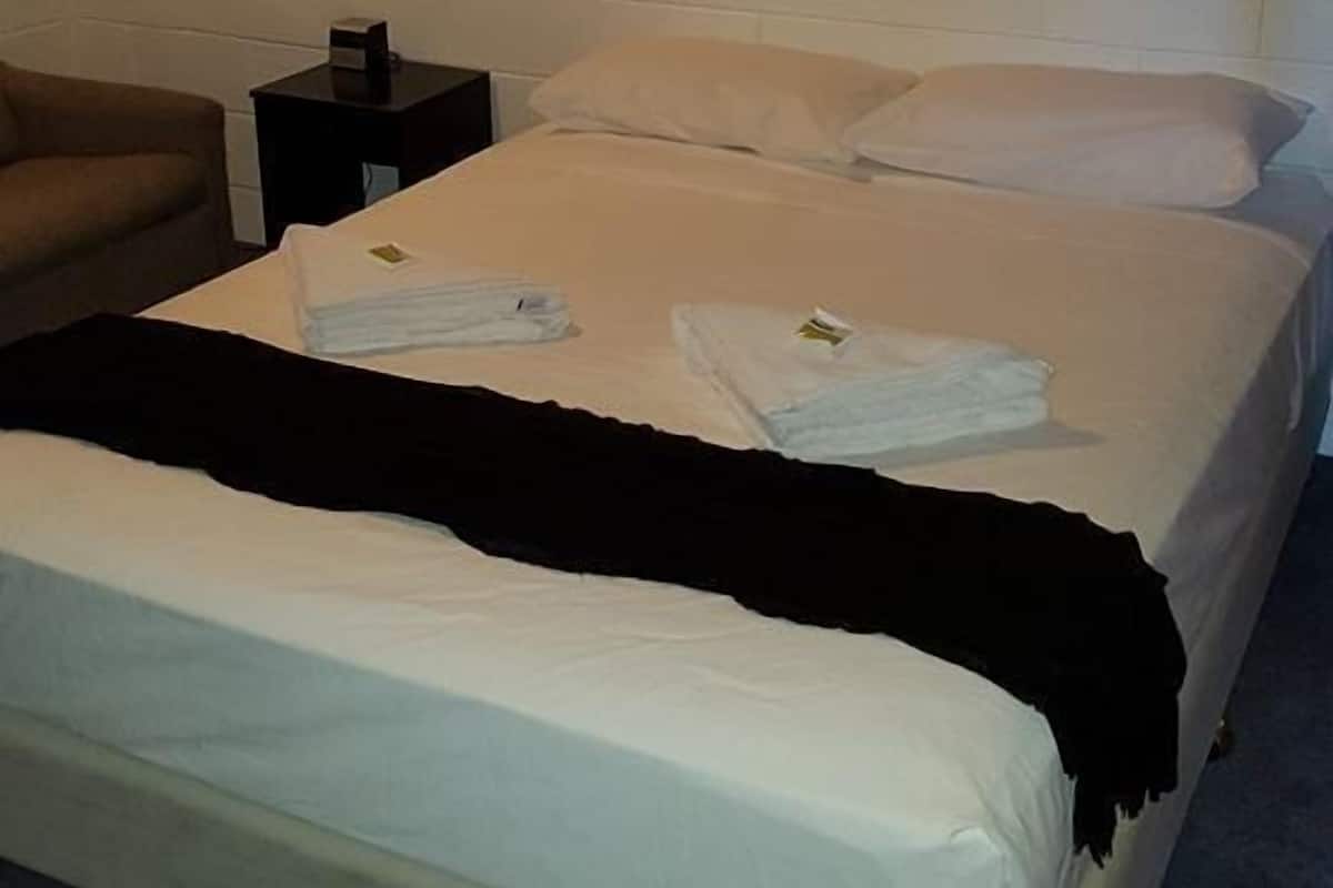 Double Room  | WiFi (free), bed sheets