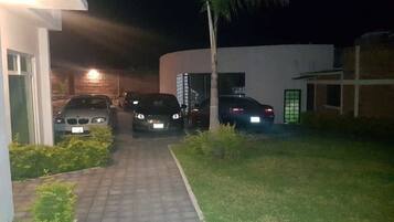 Parkir mandiri gratis