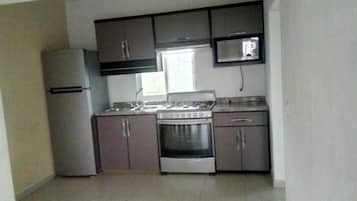 Casa familiar, 3 habitaciones, para no fumadores | Cocina privada | Refrigerador con congelador, microondas y parrilla de estufa