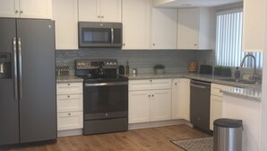 A modern kitchen with white cabinets, stainless steel appliances, a microwave, oven, and dishwasher. - Downtown PHX -Private Home/Fam. Friendly/4 Blocks/Convention Center/Chase Field (Phoenix)