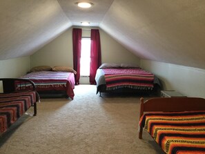 3 bedrooms, desk, iron/ironing board, free WiFi