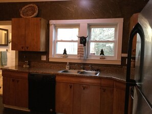 冰箱、微波炉、烤箱、炉灶