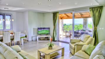 Smart TV, console per videogiochi, lettore DVD, libri