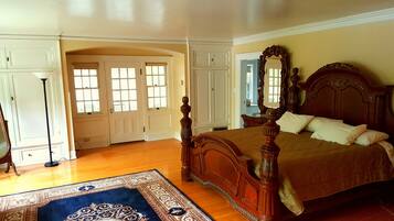 8 quartos, acesso à internet, roupa de cama