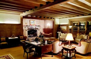 Interior - Beautiful Historic Tudor Mansion with sandy Private Beach (Oconomowoc)