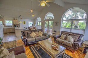 Smart TV, DVD player, books, video library - Join Us at Our Bahama Beach Lodge - 2nd story private duplex (South Padre Island)