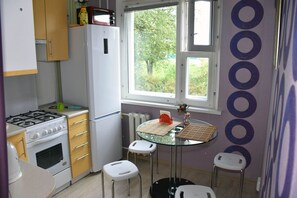 Fridge, microwave, oven, cookware/dishes/utensils