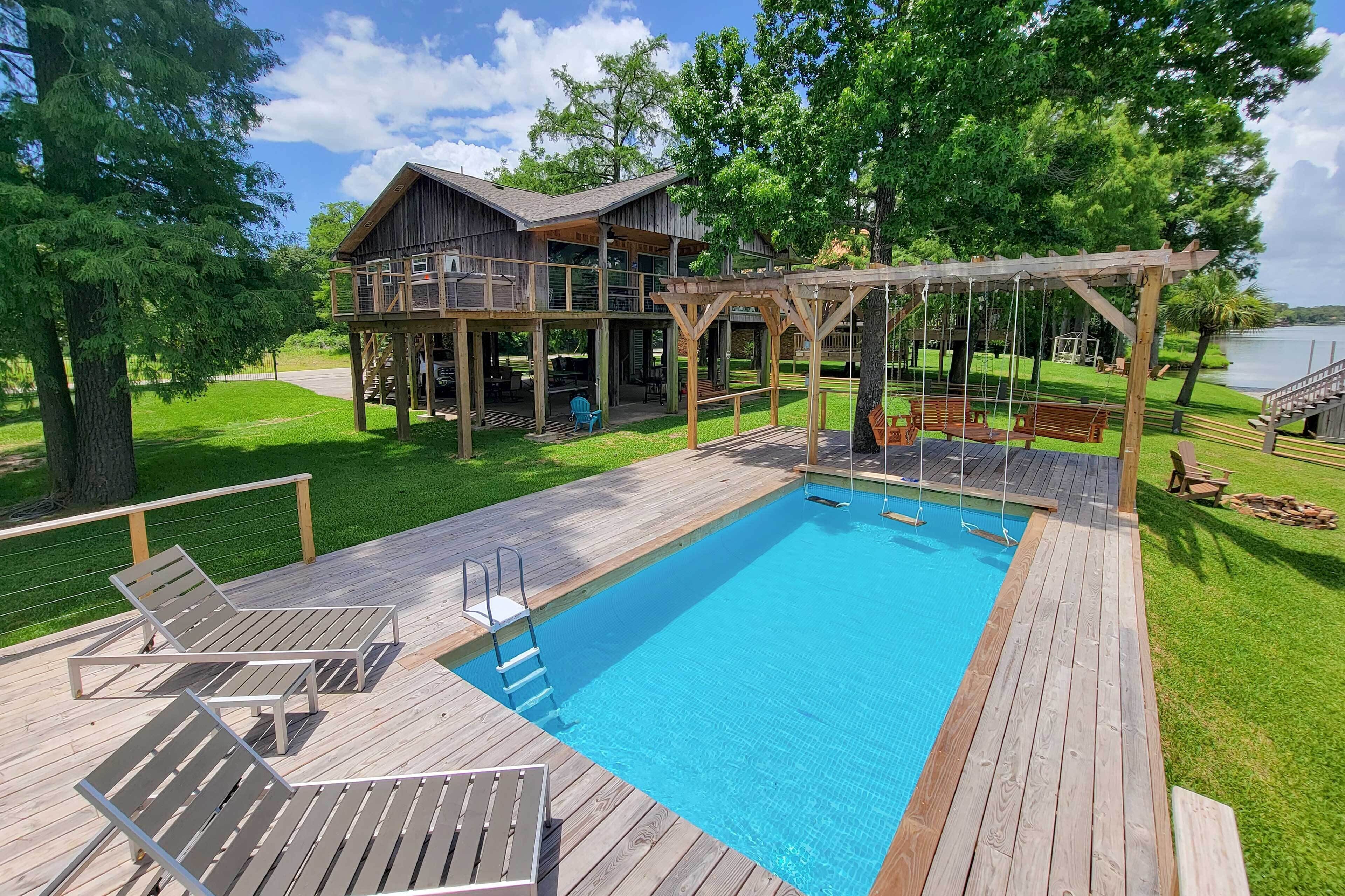 Home on San Jacinto River w/ Hot Tub, Deck & Grill