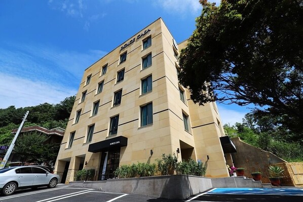 Front of property - Namyangju Bukhangang Dolce Casa Hotel (Namyangju)