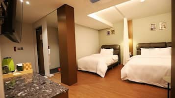 Family Suite | 1 bedroom, in-room safe, blackout curtains, free WiFi
