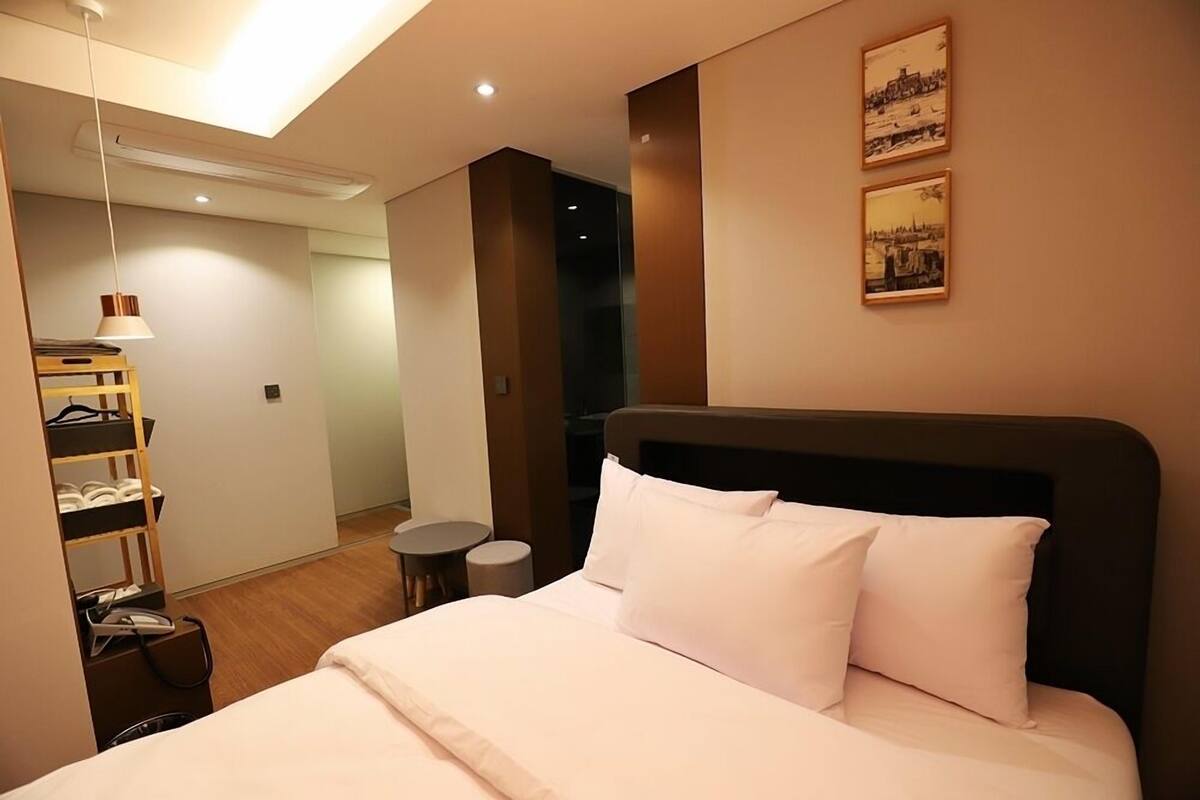 Kamar Deluks | Brankas, tirai kedap cahaya, dan Wi-Fi gratis