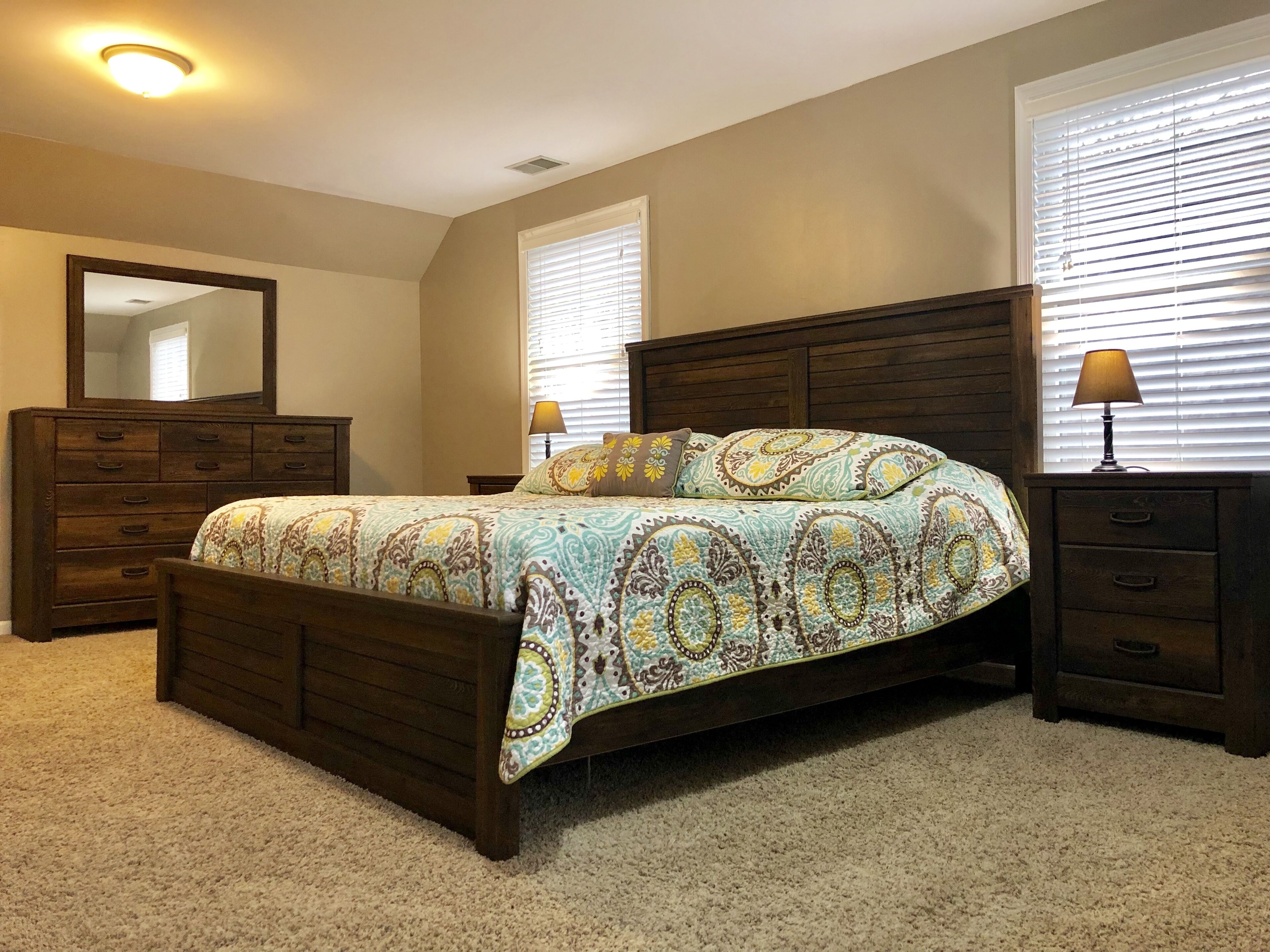 8 makuuhuonetta, silitysrauta/-lauta, ilmainen Wi-Fi, vuodevaatteet