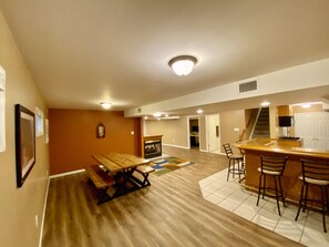 Dining - Large Groups, Hot Tub, Near Attractions, Wooded/Country Setting w/Aparment/Annex (Harpers Ferry)