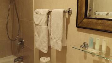 Family Suite, 2 Bedrooms, Non Smoking, River View | Bathroom | Combined shower/tub, deep soaking tub, free toiletries, hair dryer