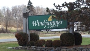A sign for Windjammer Lodge with a clear view of the surrounding landscape. - Windjammer Lodge (Ogdensburg)