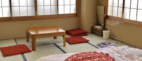 Kahden hengen tavanomainen huone (kaksi sänkyä), jaettu kylpyhuone (Japanese Style) | Ilmainen Wi-Fi